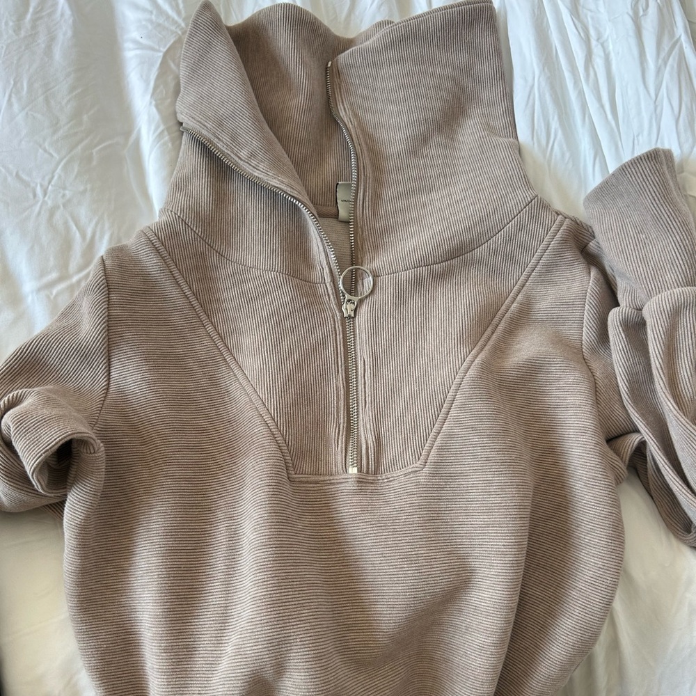 Varley vine pullover like new S small
 Half Zip Sweatshirt
Taupe Marl, S